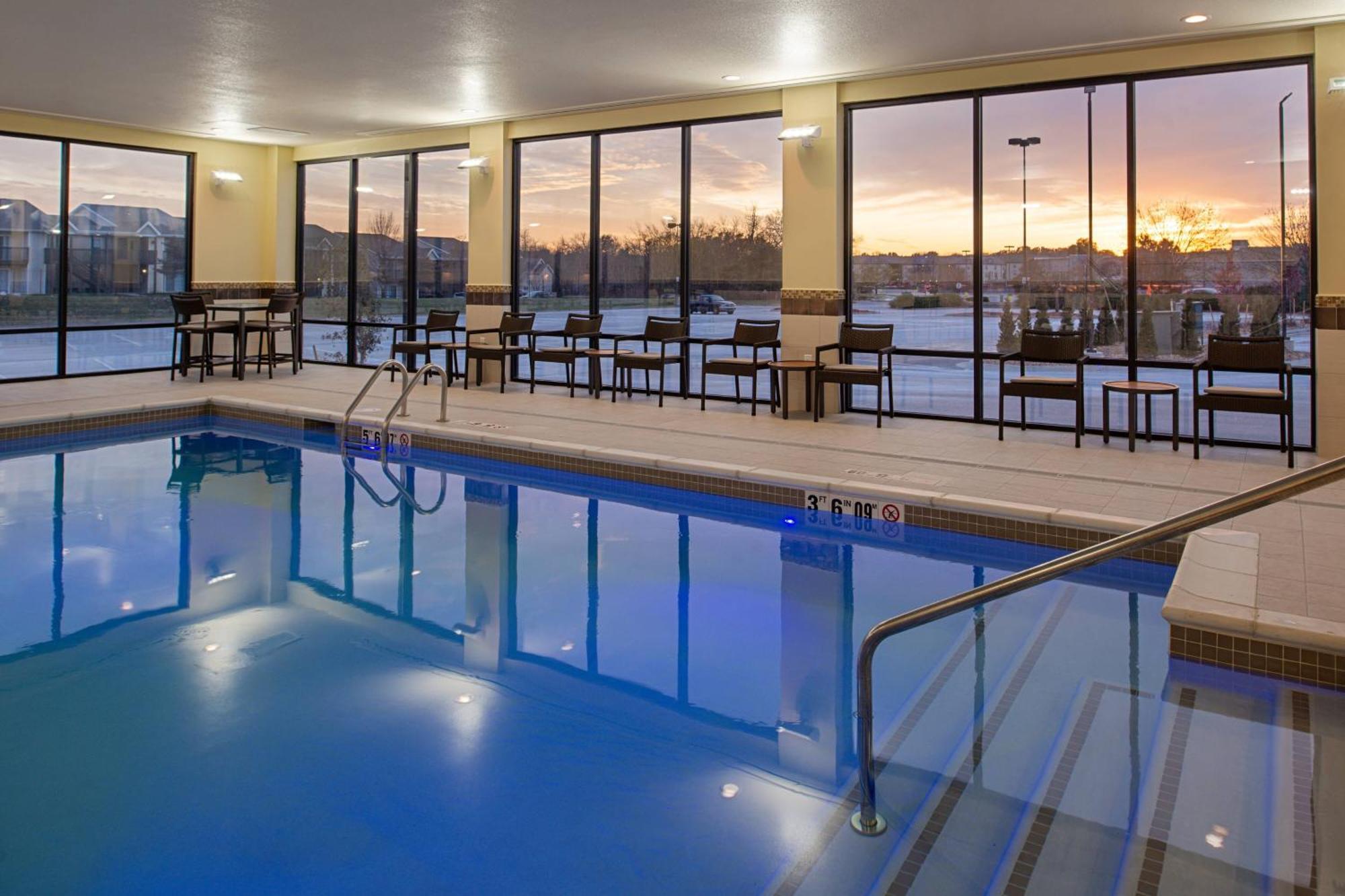 Courtyard Kansas City Олейте Екстер'єр фото